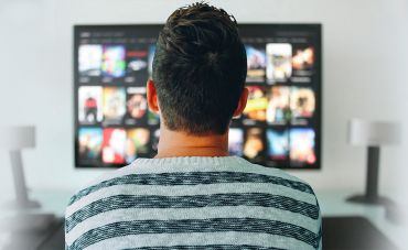 A TV e seus pagamentos: entendendo os direitos autorais no audiovisual