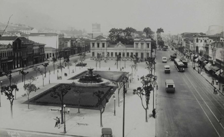 Vizinha Faladeira e a Praça Onze dos anos 1930